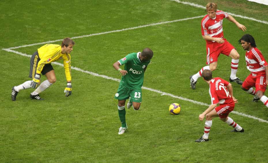 Grafite backheels the final goal of Wolfburg’s 5-1 trouncing of Bayern in April 2009.