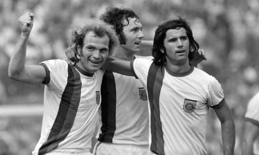 Gerd Müller with his Bayern Munich strike partner Uli Hoeness and captain Franz Beckenbauer in 1973.