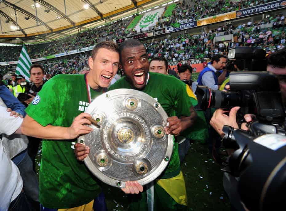 Edin Dzeko and Grafite show off the Bundesliga trophy in May 2009.