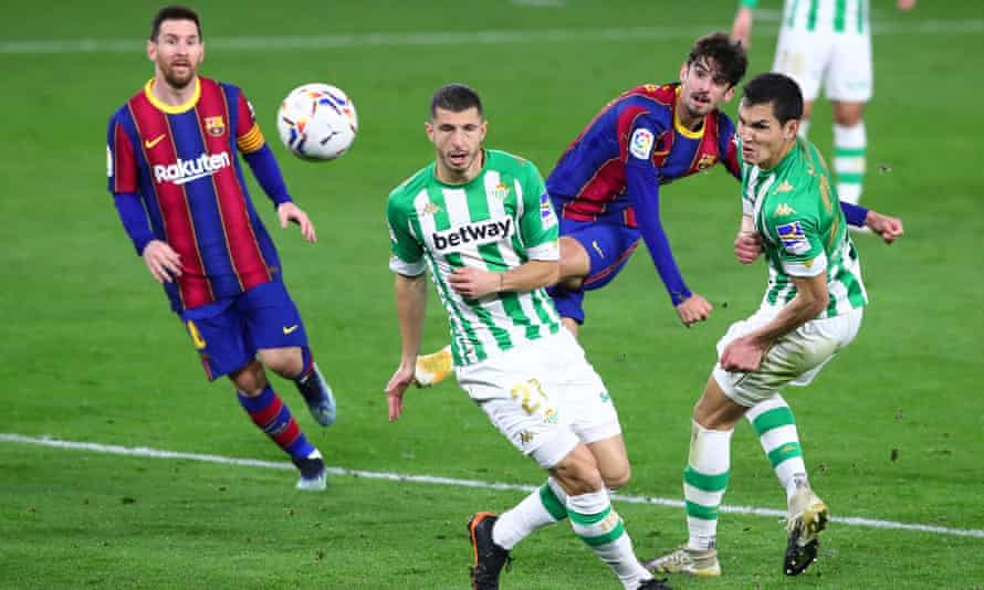 Francisco Trincão scores the winner for Barcelona.