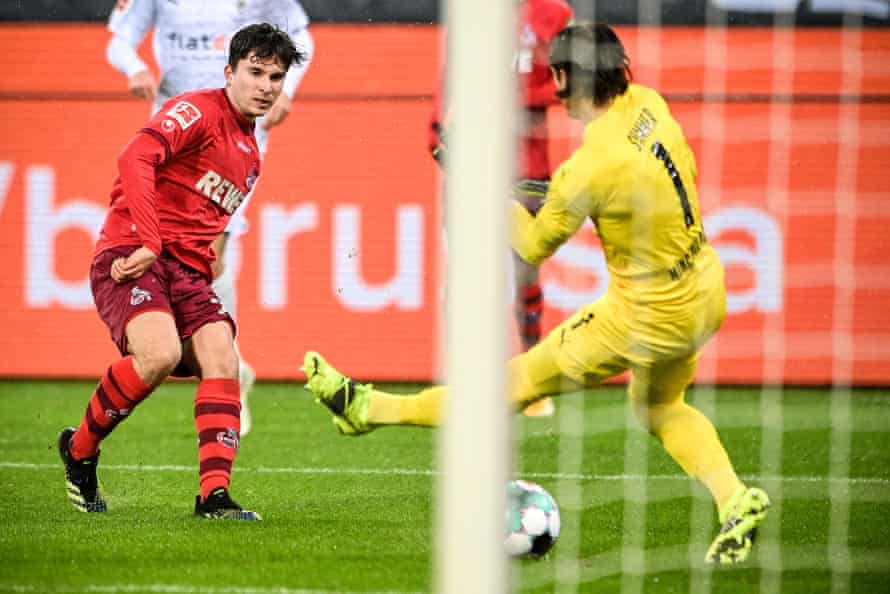 Cologne’s Elvis Rexhbecaj scores one of his two goals against Mönchengladbach.