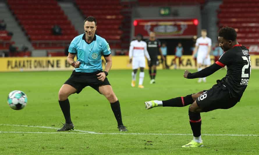 Demarai Gray scores for Bayer Leverkusen.